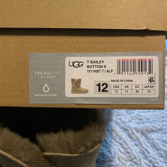 Ugg boot excellent condition size 12 - Picture 5 of 5